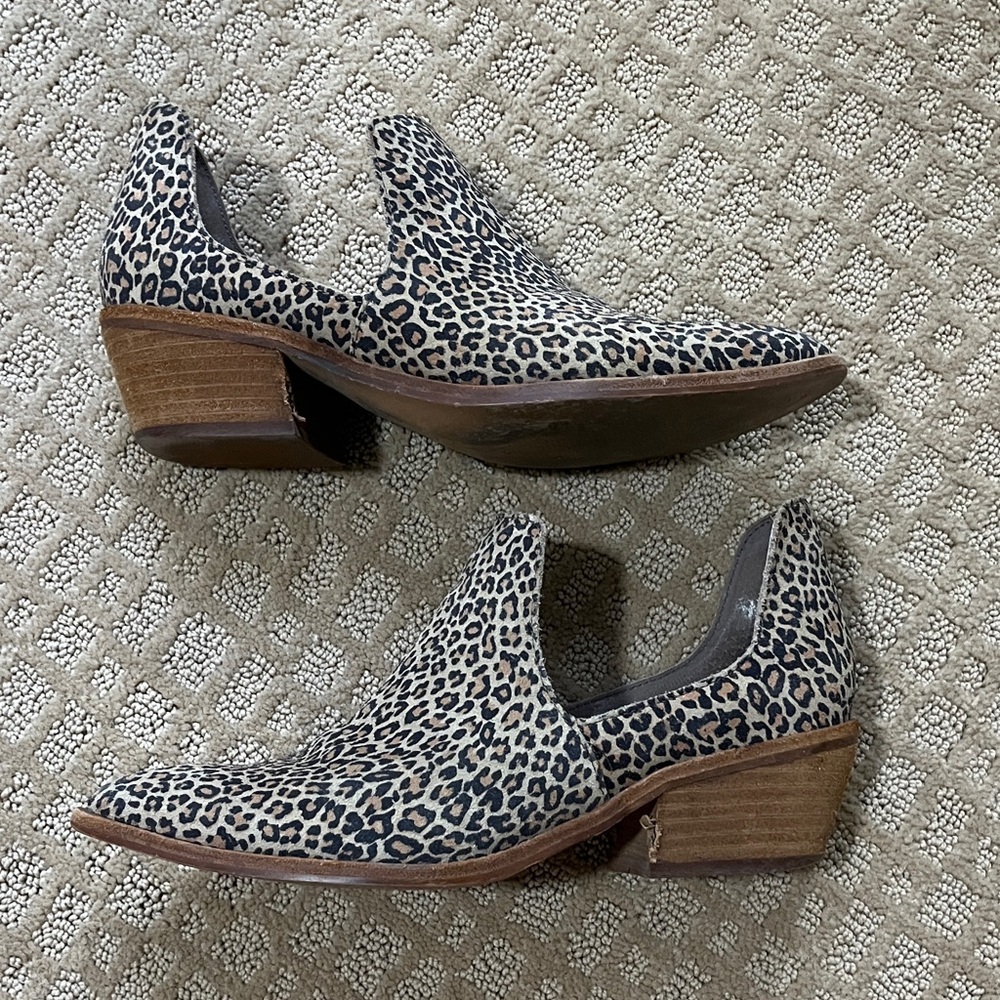 Chinese Laundry Leopard Print Loafers